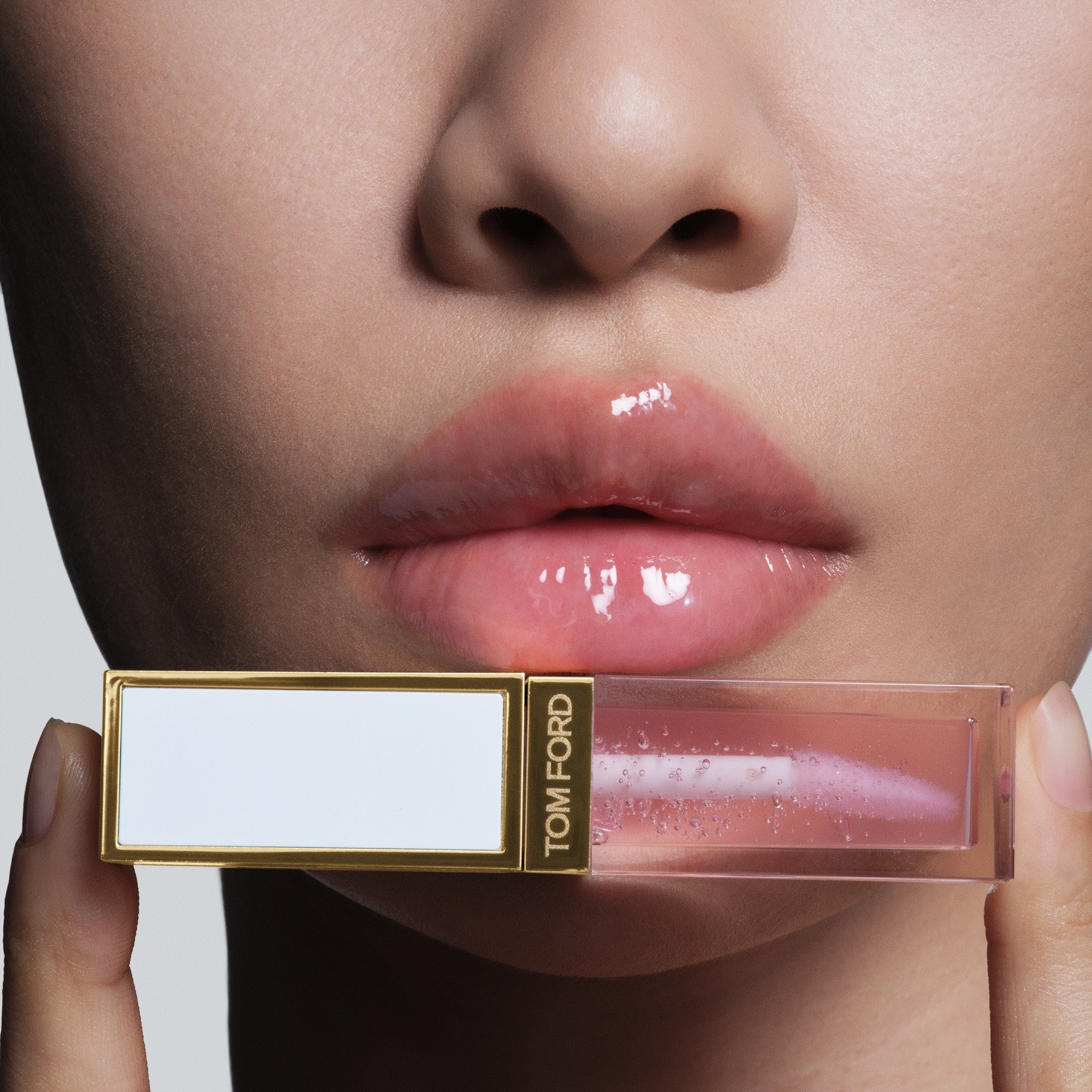 Soleil Hydrating Lip Oil, 6.0 ml, 01 Bare Beach, 01, Model, light