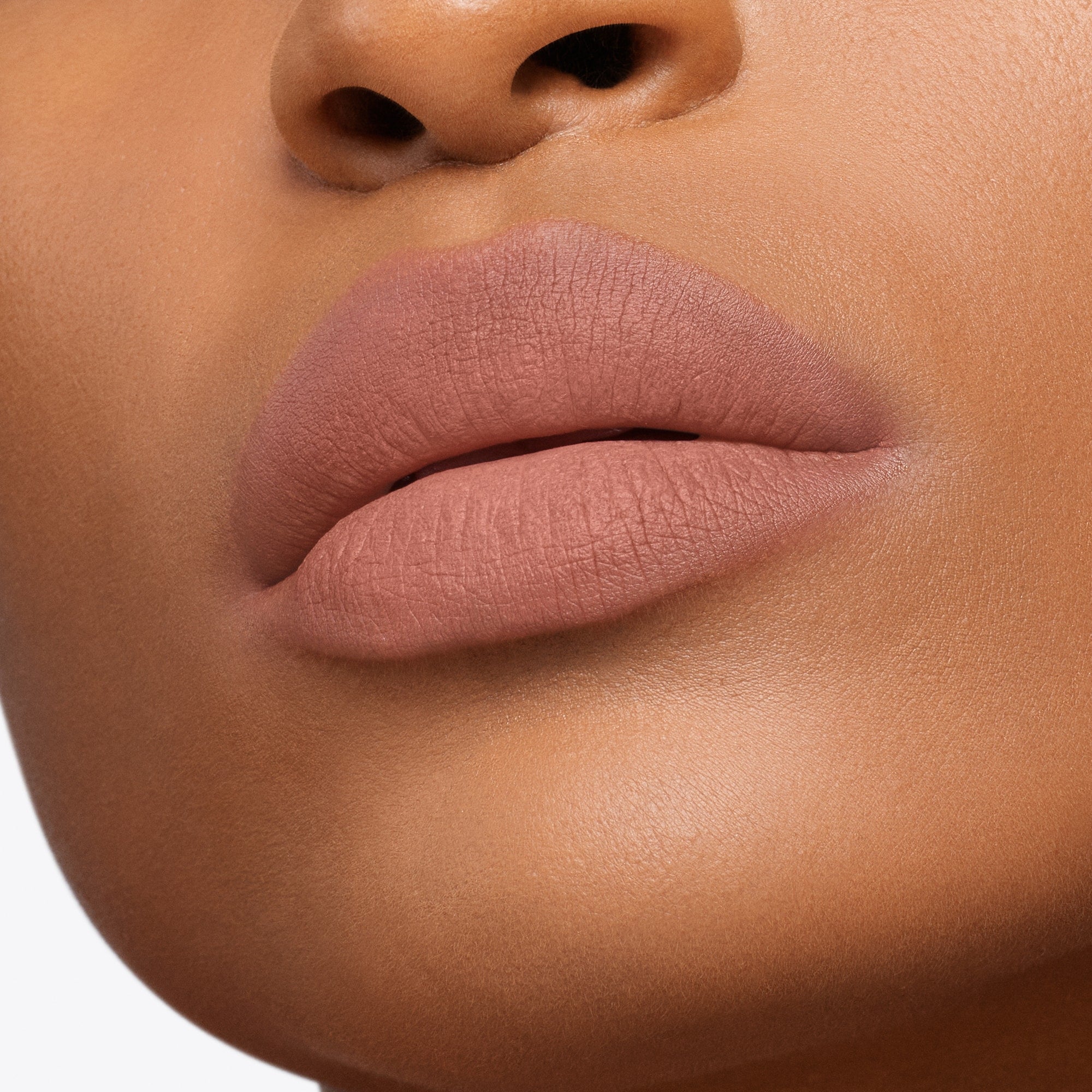 Runway Liquid Lip Color Matte, 6.0 ml, 165 Crème Sable, 165, Model, deep