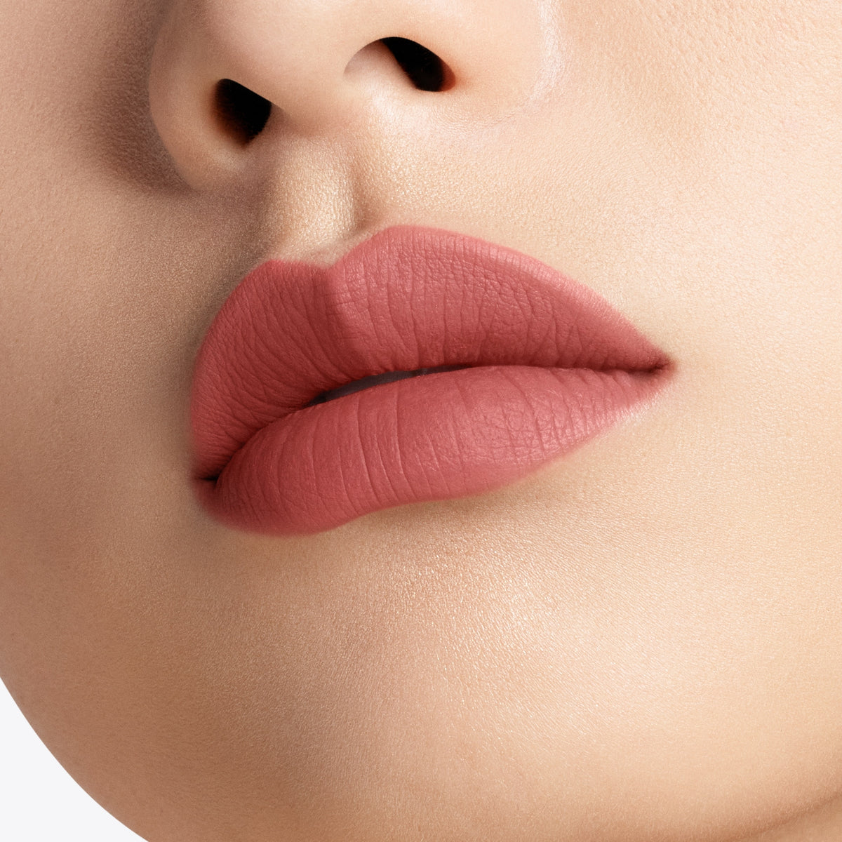 Runway Liquid Lip Color Matte, 6.0 ml, 136 Rose Extrait, 136, Model, light