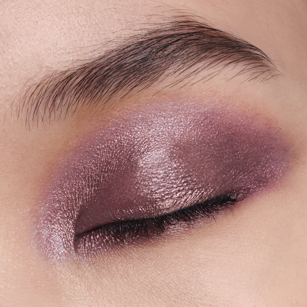 Runway Eye Color Stylo, 1.5 g, 106 Violet Drape, 106, Model, light