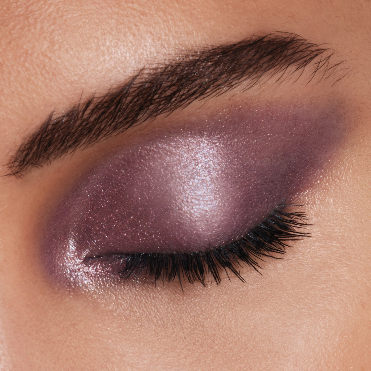 Runway Eye Color Stylo, 1.5 g, 106 Violet Drape, 106, Model, medium