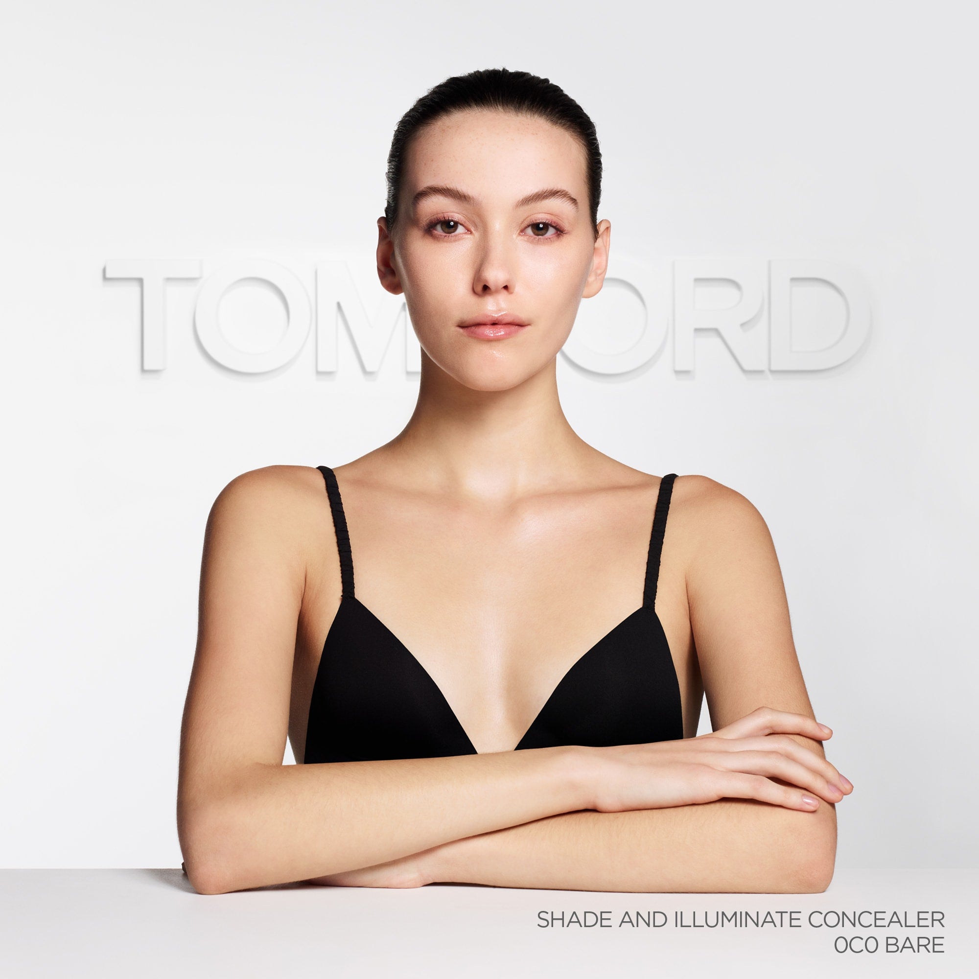 Shade and Illuminate Concealer, 5.4 ml, 0C0 Bare, 0C0, Model, light