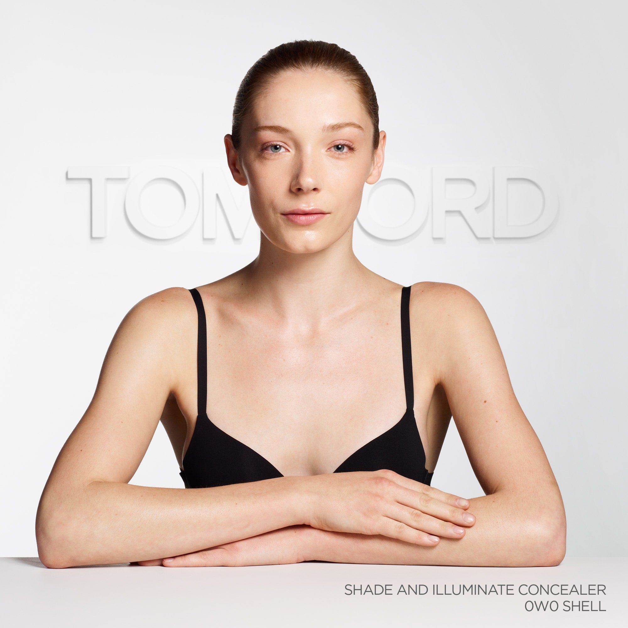 Shade and Illuminate Concealer, 5.4 ml, 0W0 Shell, 0W0, Model, light