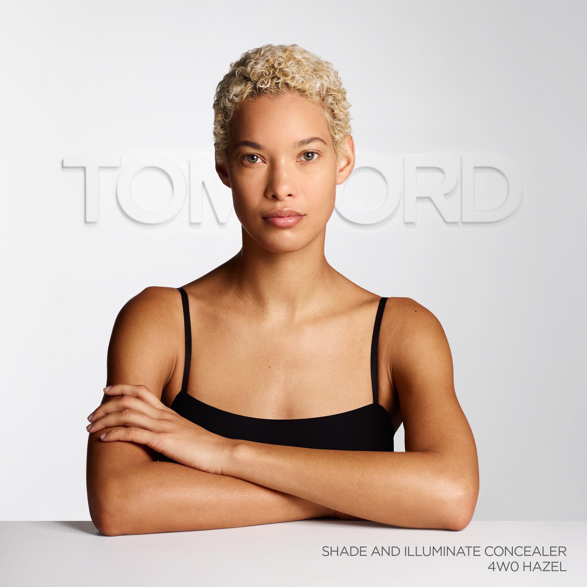 Shade and Illuminate Concealer, 5.4 ml, 4W0 Hazel, 4W0, Model, medium