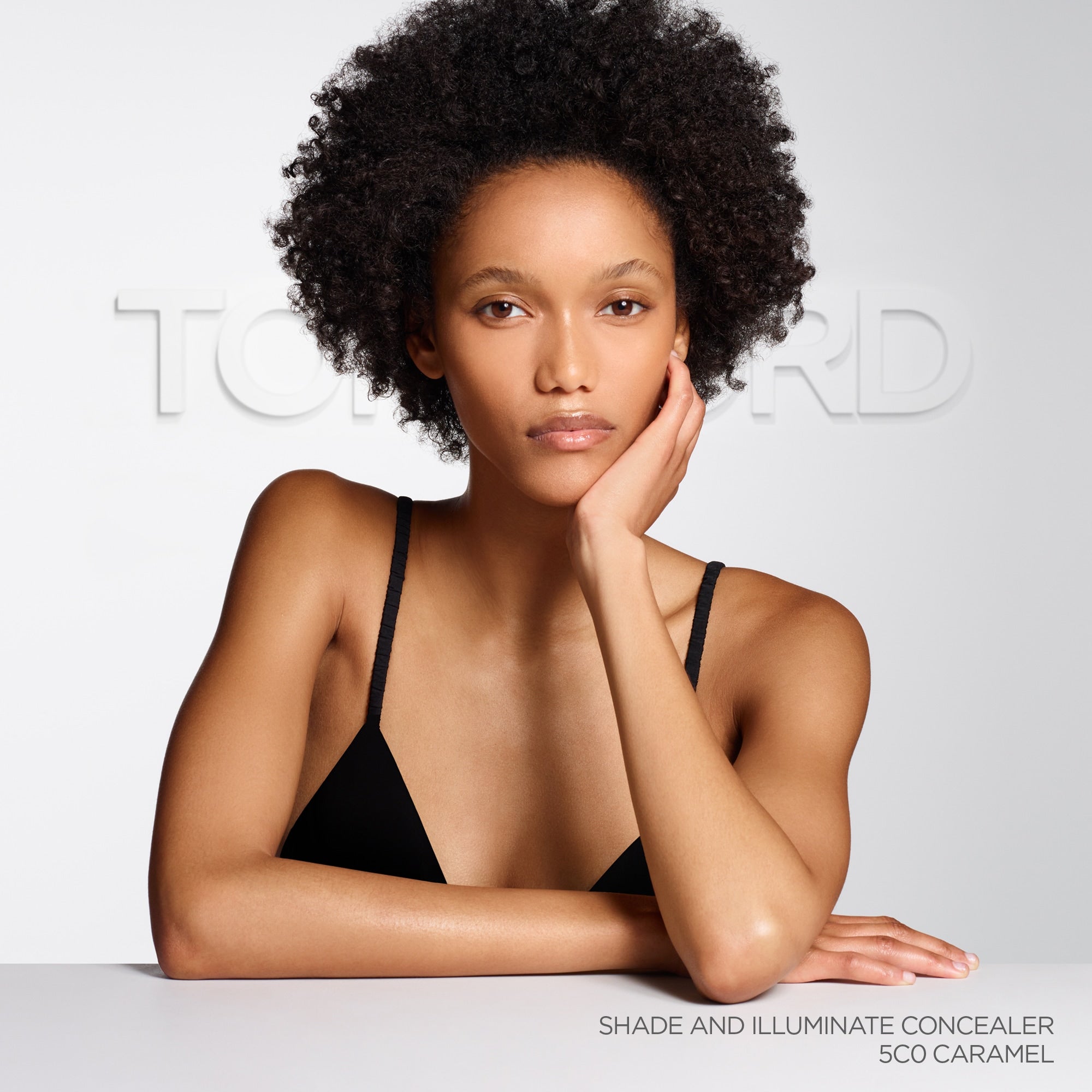 Shade and Illuminate Concealer, 5.4 ml, 5C0 Caramel, 5C0, Model, medium