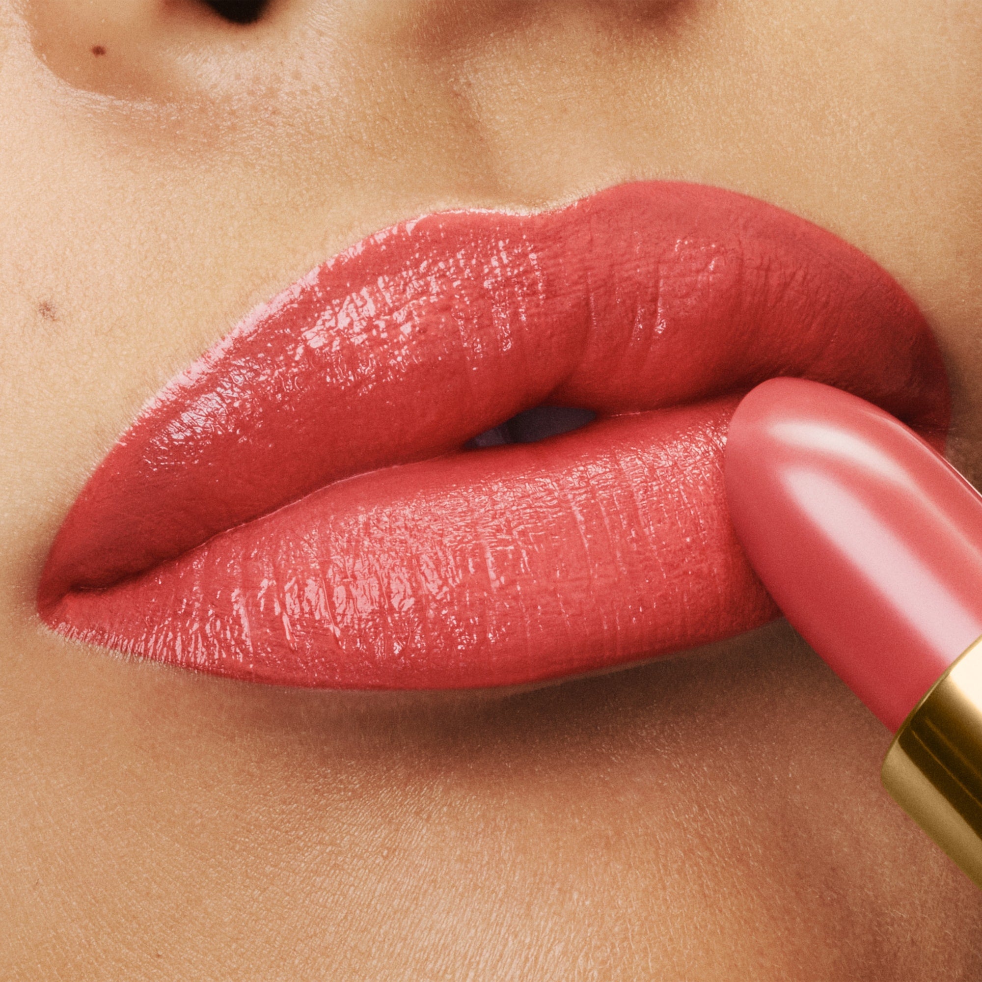 Runway Lip Color, 3.5 g, 05 Front Page, 05, Model, medium