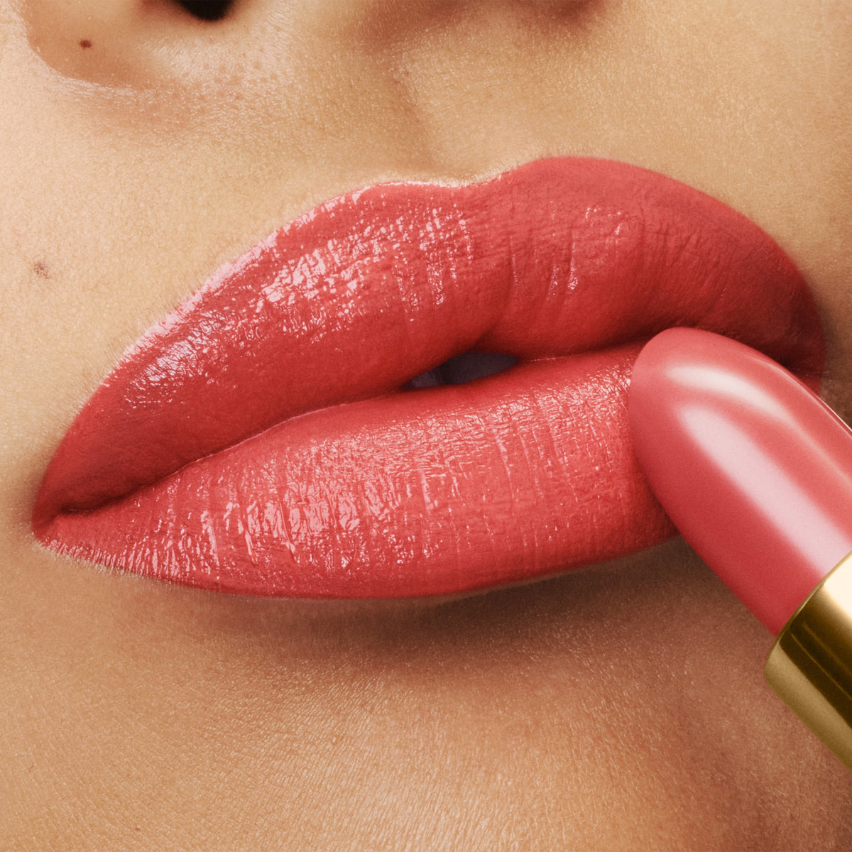 Runway Lip Color, 3.5 g, 05 Front Page, 05, Model, medium