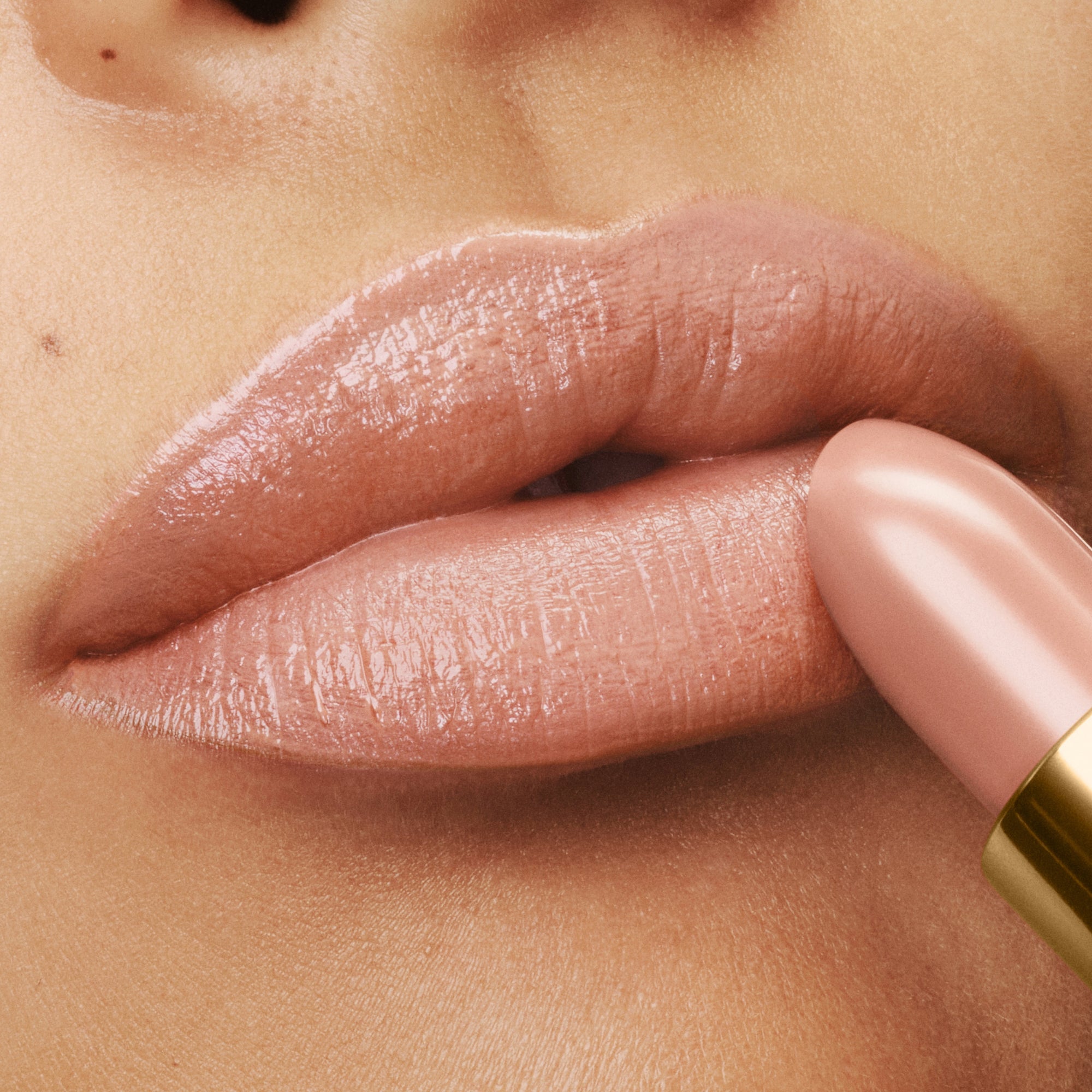 Runway Lip Color, 3.5 g, 29 Undress, 29, Model, medium